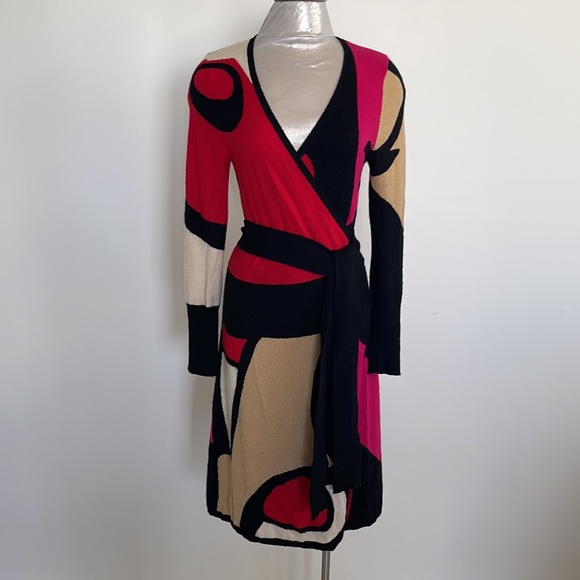 Diane Von Furstenberg 100% cashmere dress size M all stretch fits size 4-8 - Picture 2 of 5